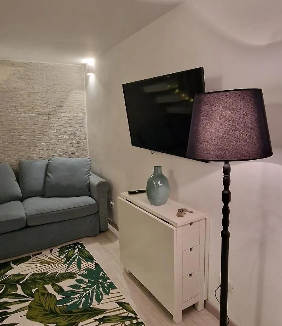 Case di Paola via Crisanzio Bari 0*,  Italia